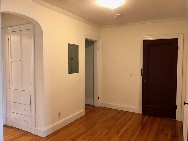 Building Photo - 14 Mt Ida St
