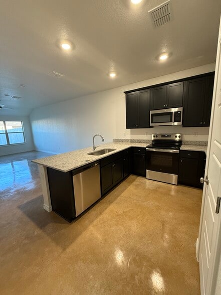 kitchen - 1165 Lindsey Dr