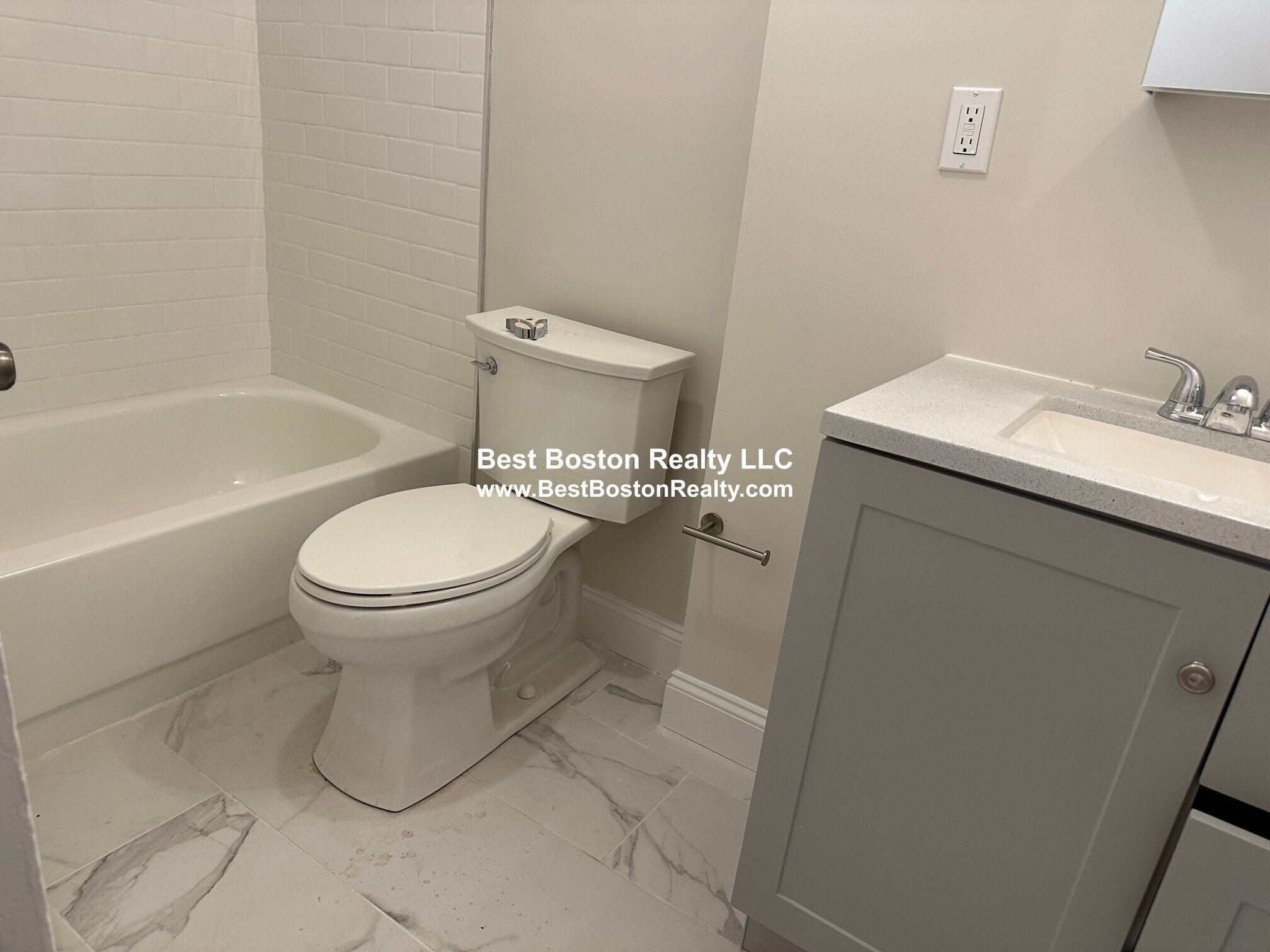 Building Photo - 16R Warren Ave. Unit 2