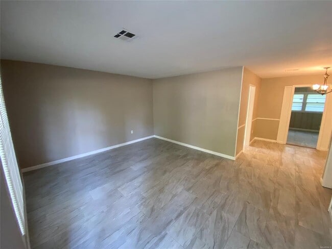 Building Photo - 3540 Farwood Dr