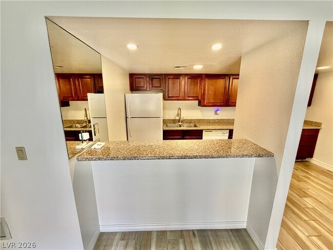 Building Photo - 4410 Sandy River Dr