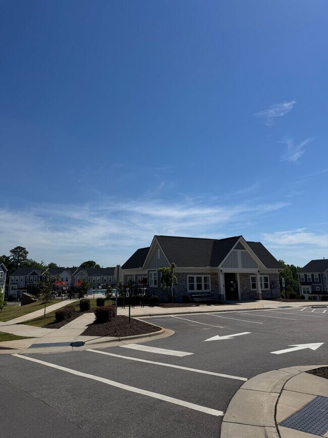 Building Photo - 636 Cormiche Ln