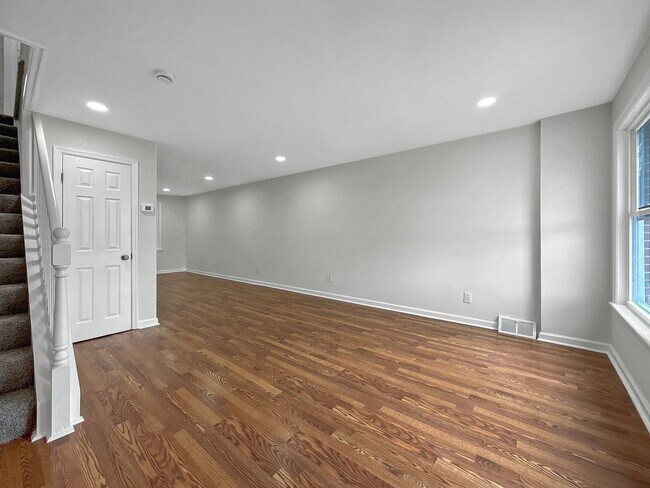 Building Photo - Spacious 3BR Home with Finished Basement & Flex Space