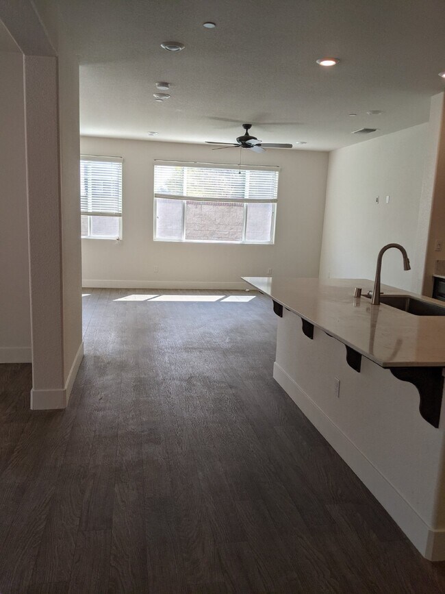 Building Photo - 2312 Vaca Way