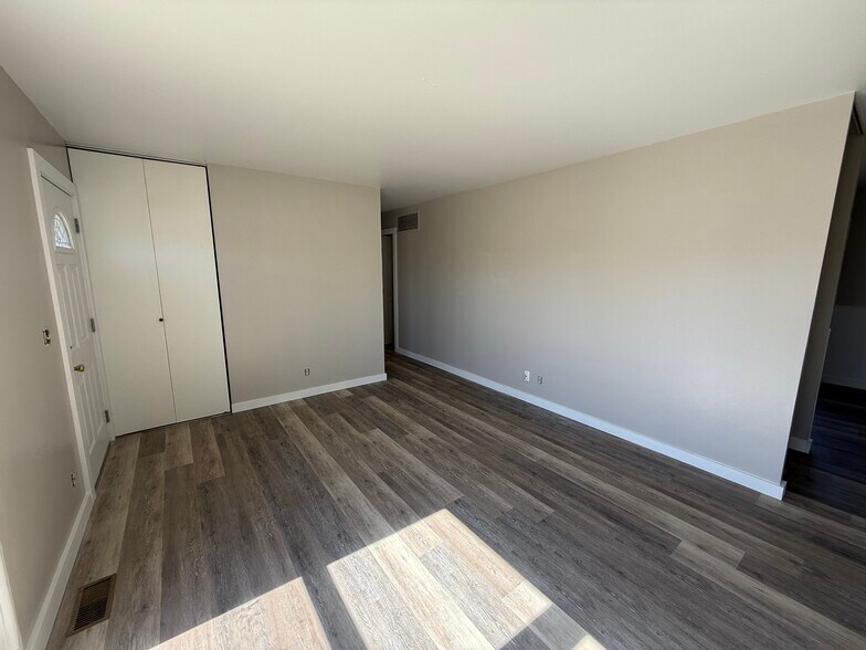 Building Photo - 317 Funston Ave