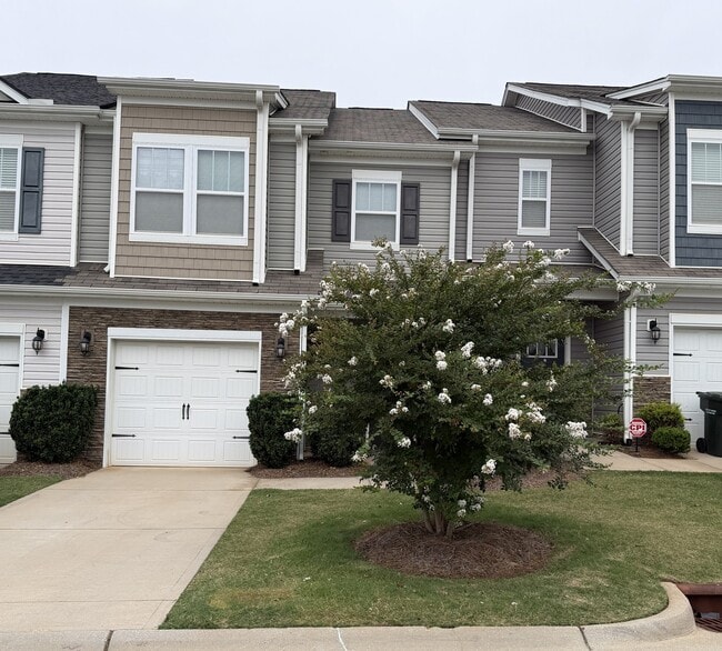 Building Photo - 403 Yellow Fox Rd