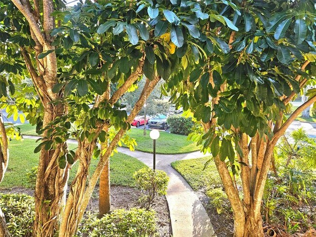 Building Photo - 9999 Summerbreeze Dr