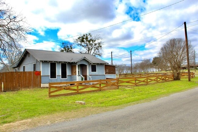 Building Photo - 1221 Giddings St