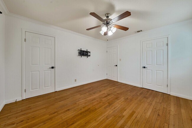 Building Photo - Charming Fully Remodeled 3-Bedroom Home wi...