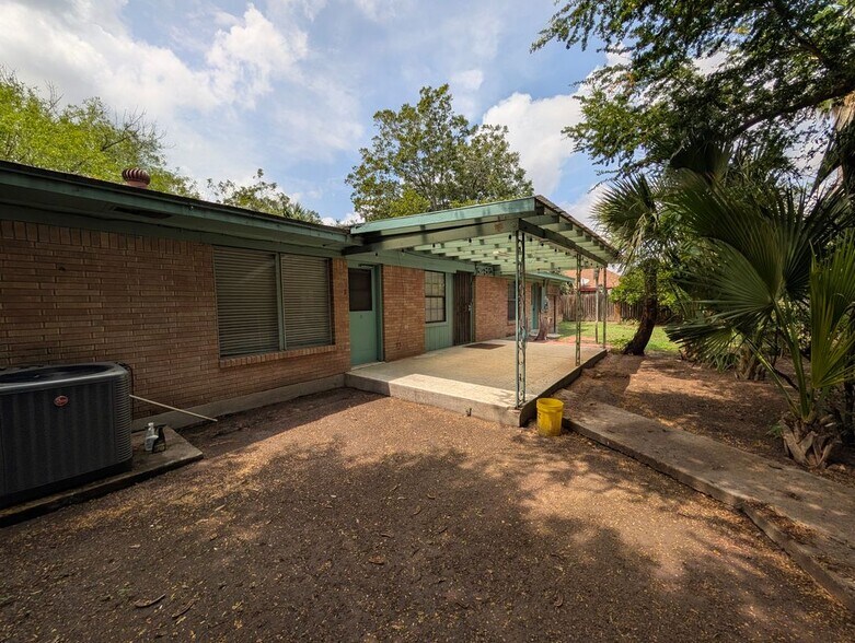 Building Photo - 2110 N 12th St