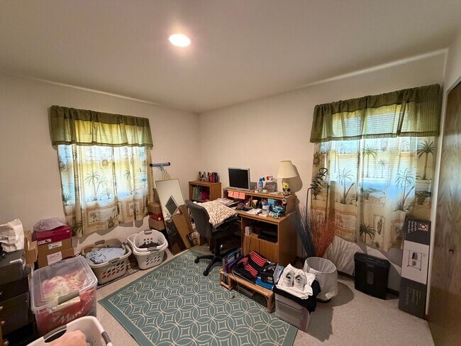 Building Photo - 2 Bed 1 Bath Side By Side Duplex in Port Edwards