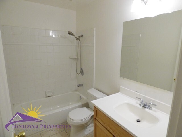 Building Photo - 4000-4002 Earnscliff Ave