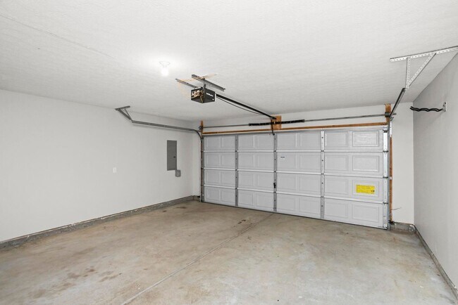 Building Photo - 5248 Sunsail Dr