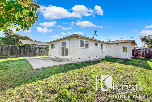 Building Photo - 342 Los Altos Pl