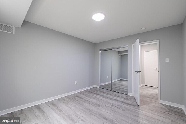 Building Photo - 2201 Strahle St