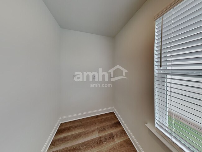 Building Photo - 1036 Highland Walk