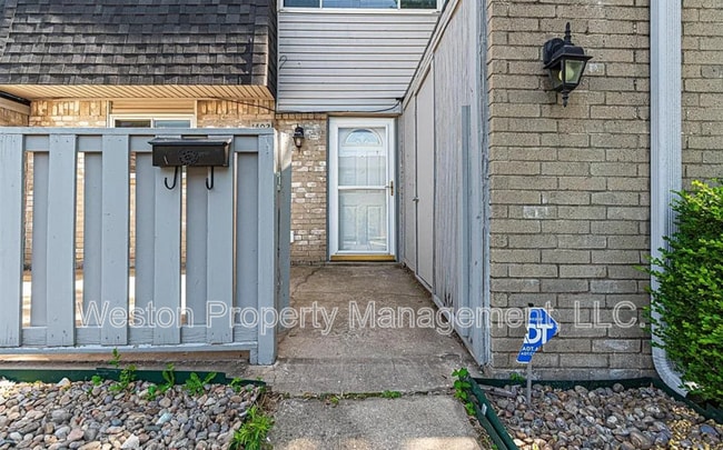 Building Photo - 1402 Bill Carrol Dr