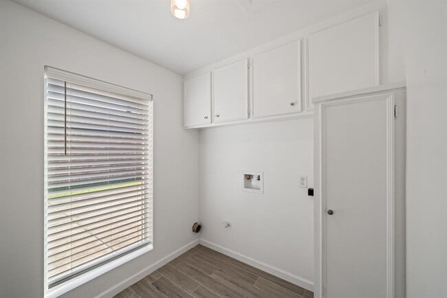 Building Photo - 11422 Lakeside Pl Dr