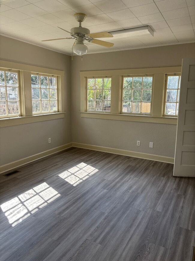 Building Photo - For Rent: Charming Mixed-Use Home – 1 Bedroom + Den