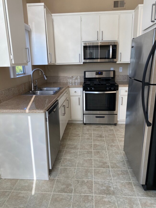 Building Photo - 4820 Coldwater Canyon Ave