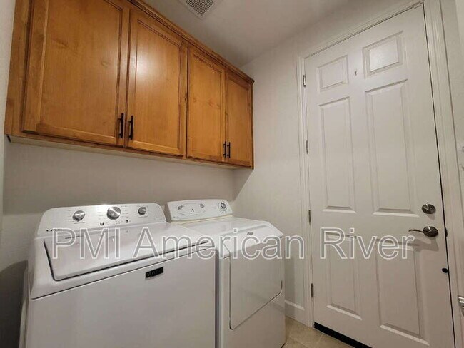 Building Photo - 4542 Streambed Dr
