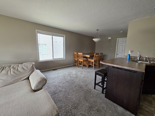 Building Photo - 3813 Marigold Dr