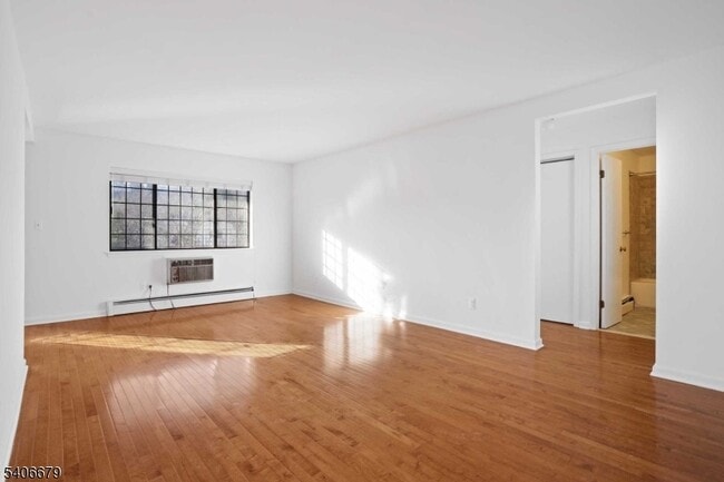 Building Photo - 25 Canterbury Rd