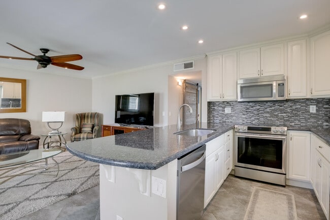 Building Photo - 510 Flanders K