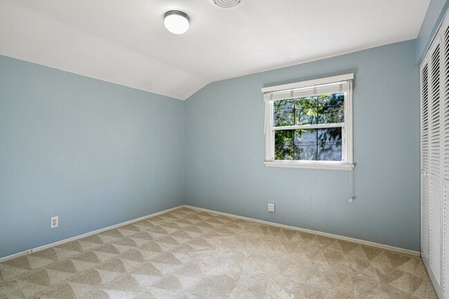 Building Photo - 1601 77th Ave NE