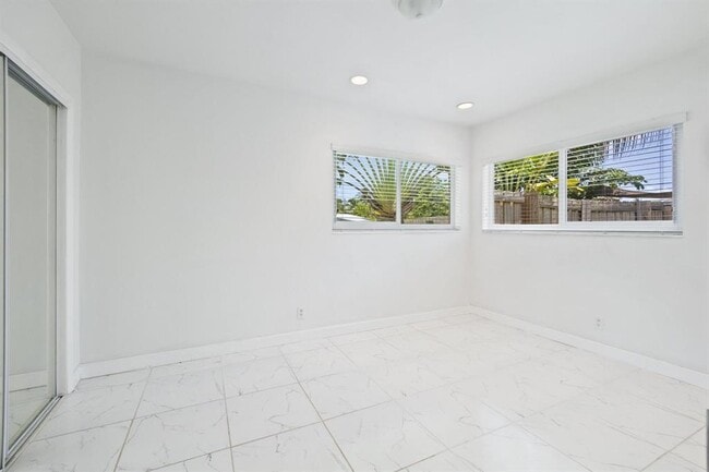 Building Photo - 2440 SW 16th St