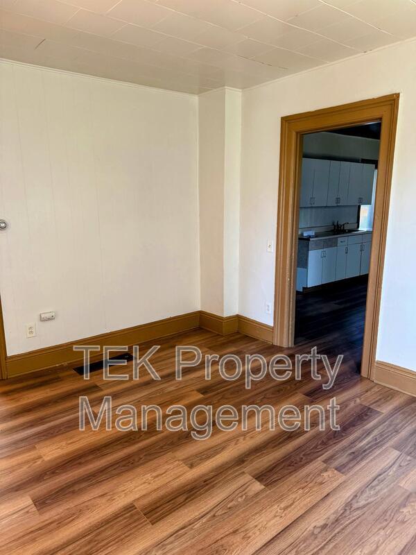 Building Photo - 34 Radio St