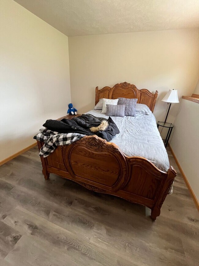 Building Photo - 3 Bed/2 Bath Apartment in Sioux Falls!
