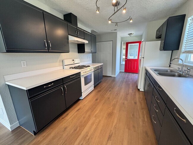 Building Photo - Just remodeled!! Mount Vernon 3 Bedroom House