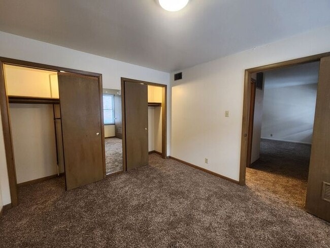 Building Photo - 1 Bedroom Court Yard Level Apartment