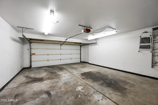Building Photo - 5833 W John Cabot Rd