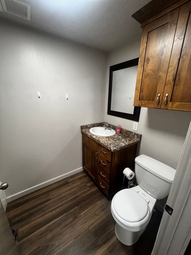 Building Photo - ALL utilities Included 2 Bedroom UNDER $1500