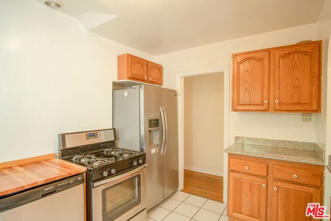 Building Photo - 6501 Drexel Ave