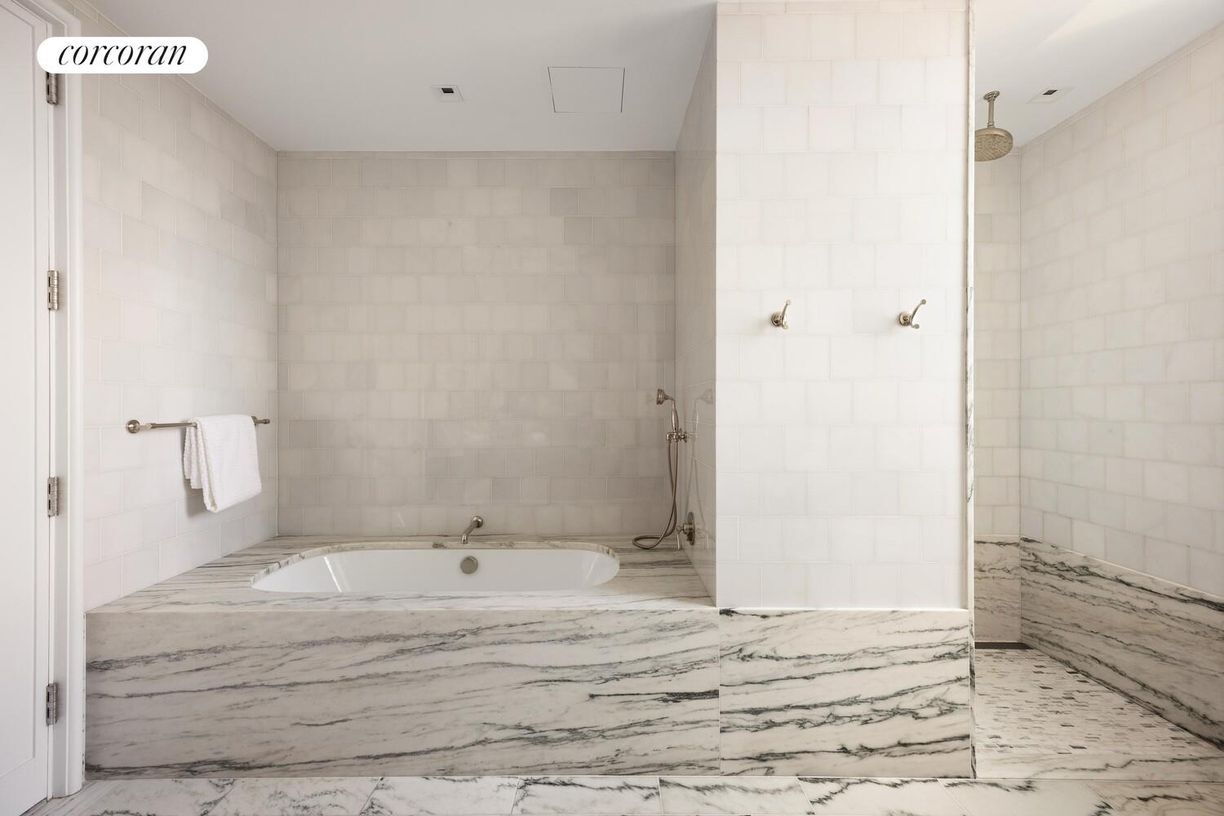 Building Photo - 45 E 22nd St