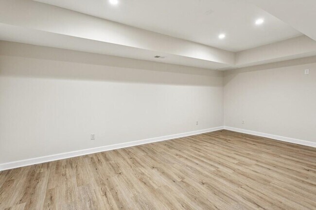 Building Photo - 5032 Hickory Hills Dr