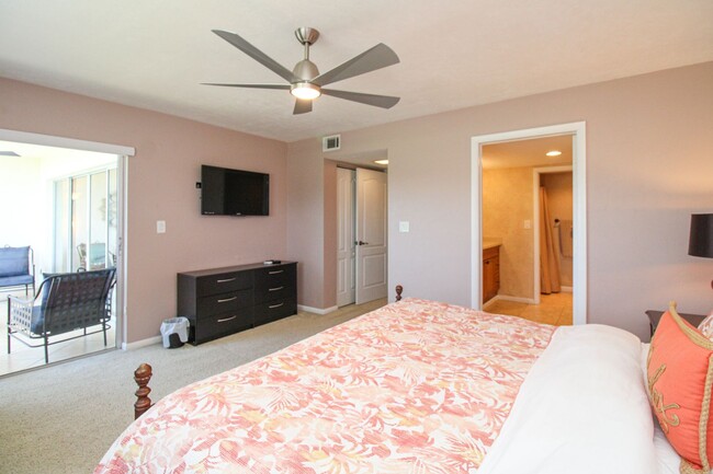 Building Photo - ** 2/2 CHARMING FURNISHED CONDO AT THE ISL...