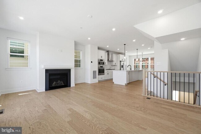 Building Photo - 10235 Dalmatian St