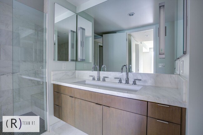 Building Photo - Oceanview Luxurious Chic Condo for High Quality Lifestyle