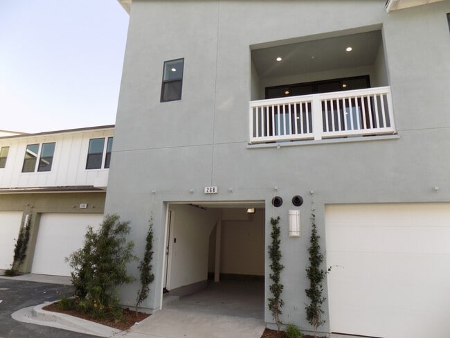 Primary Photo - Beautiful 1 Bedroom 1 Bath Condo in Ranch ...