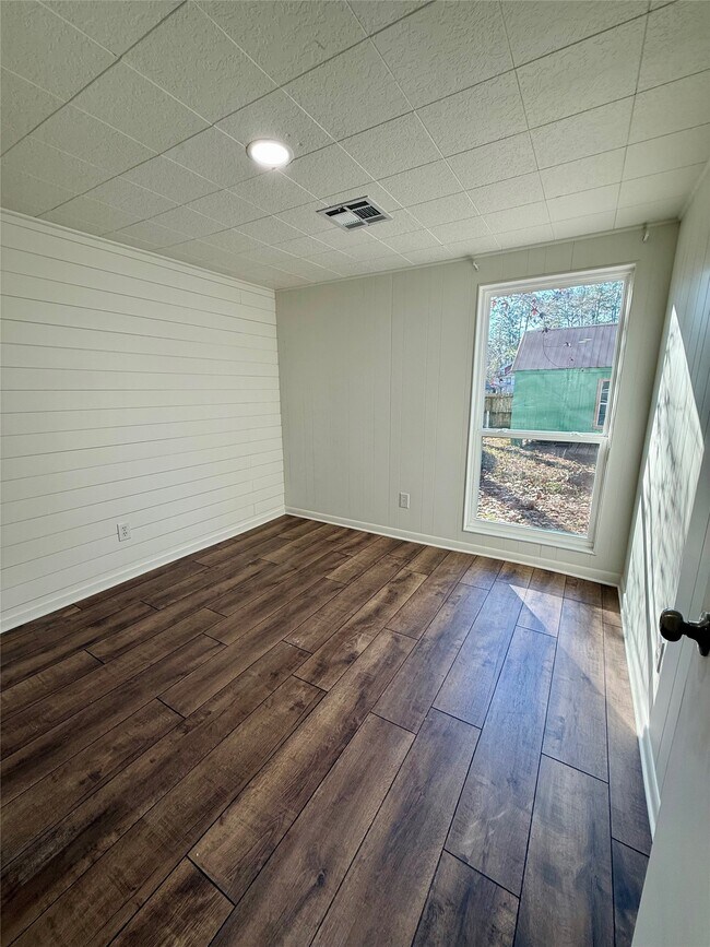 Building Photo - 457 Impala Dr