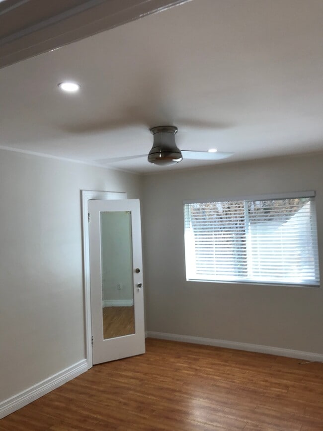 Building Photo - 4533 Saturn St