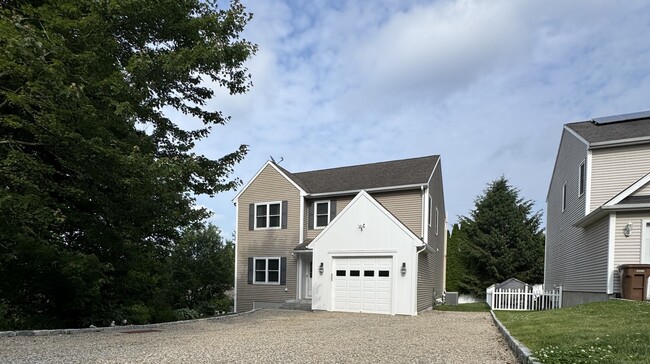 Primary Photo - 11 Regan Cir