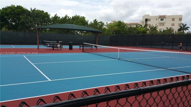 Building Photo - 3141 N Palm Aire Dr