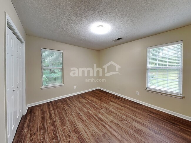 Building Photo - 68 Barrington Farms Pky