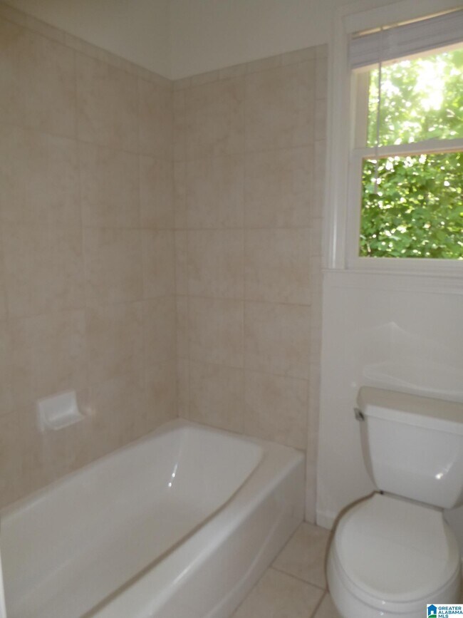 Building Photo - 1040 Cole Cir