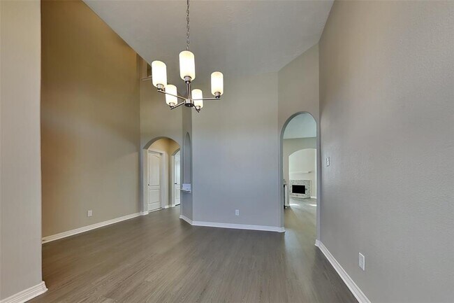 Building Photo - 8000 N Tarrytown Crossing Dr